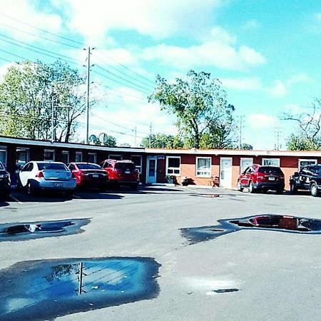 Leisure Motel Виндзор Экстерьер фото