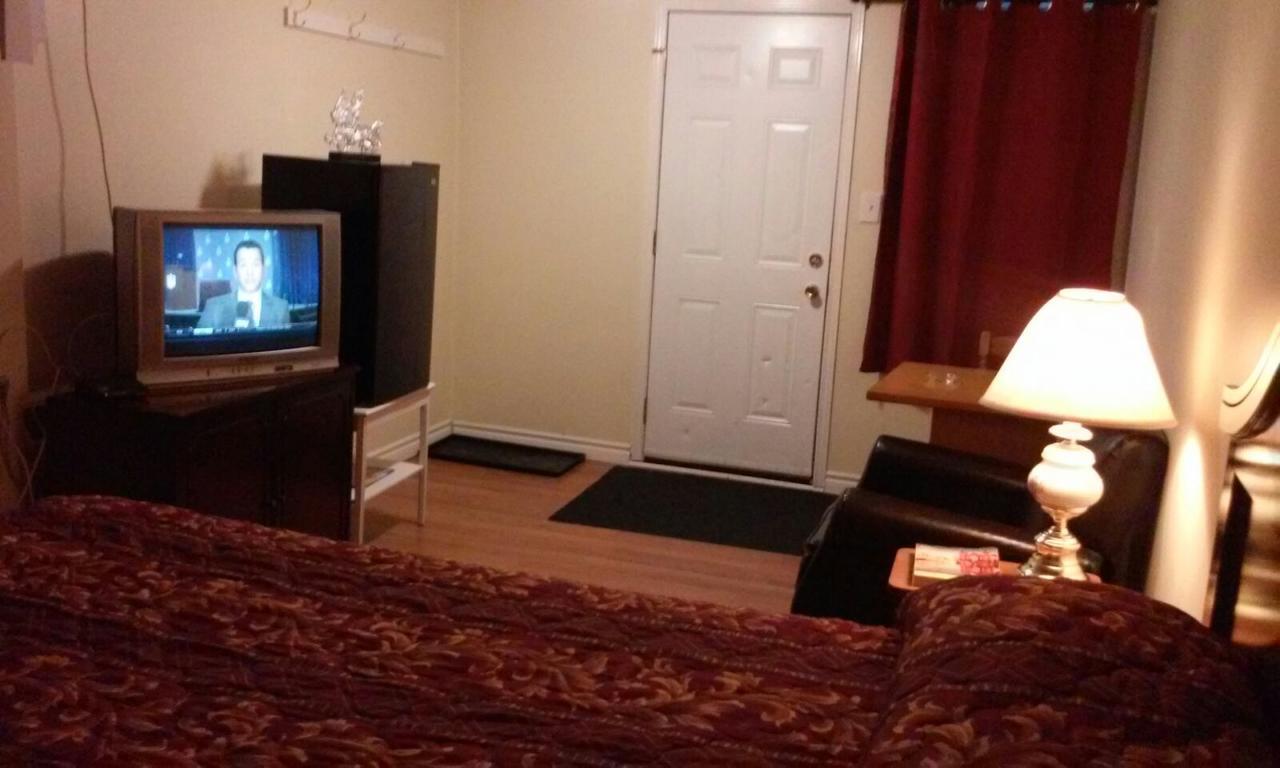 Leisure Motel Виндзор Экстерьер фото