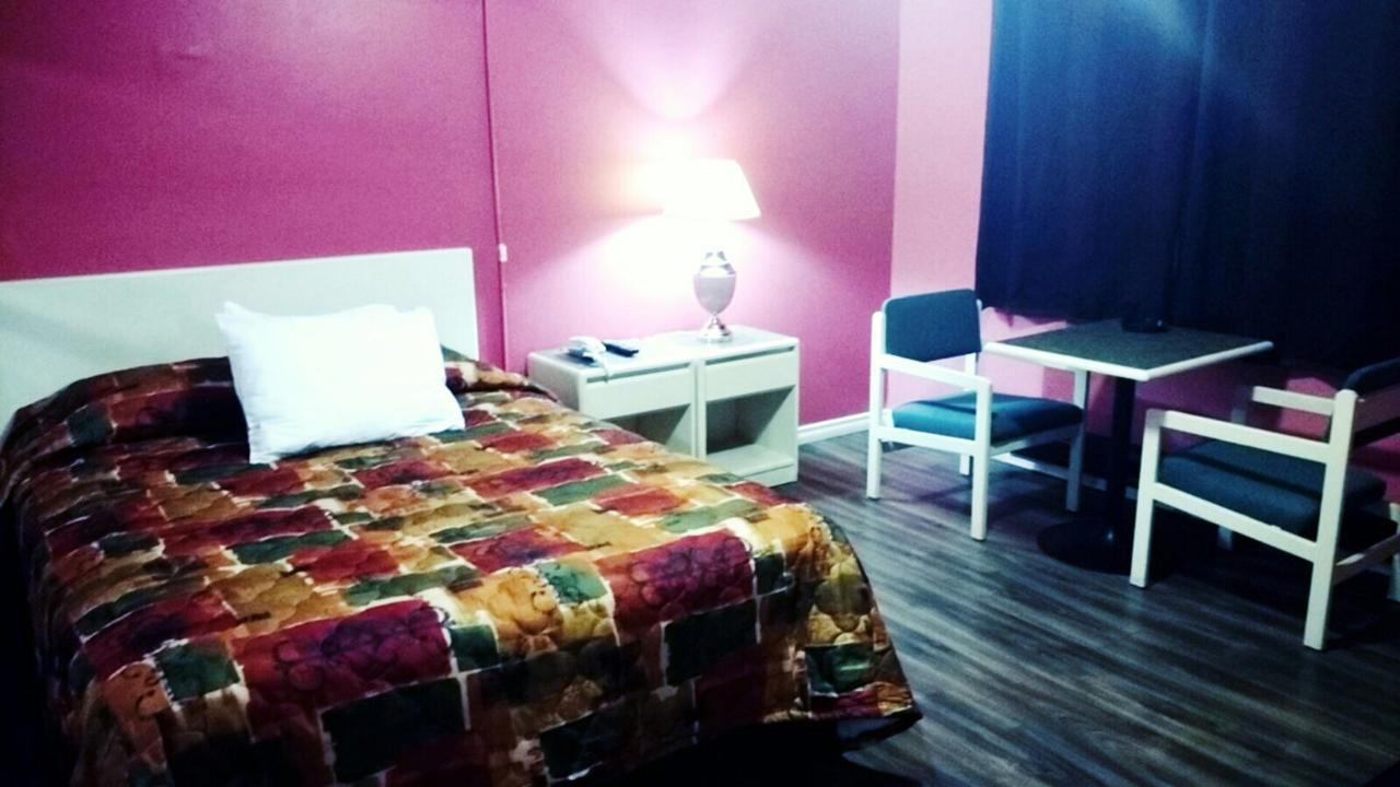 Leisure Motel Виндзор Экстерьер фото