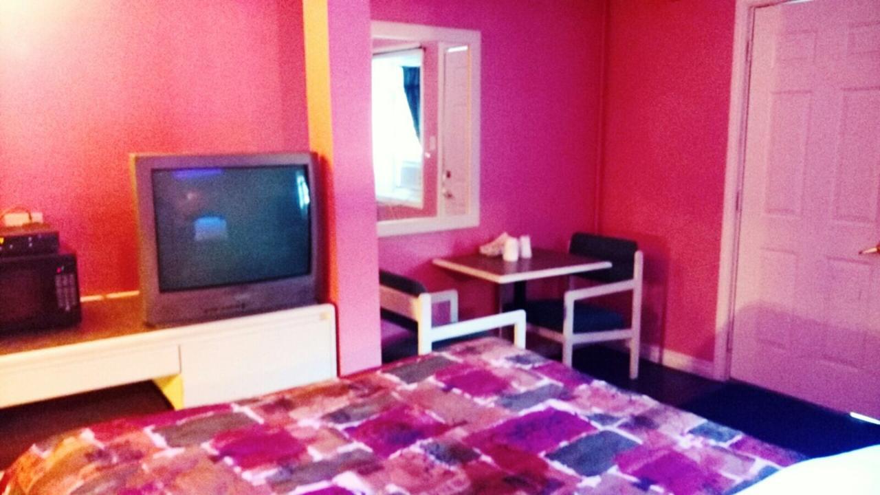 Leisure Motel Виндзор Экстерьер фото
