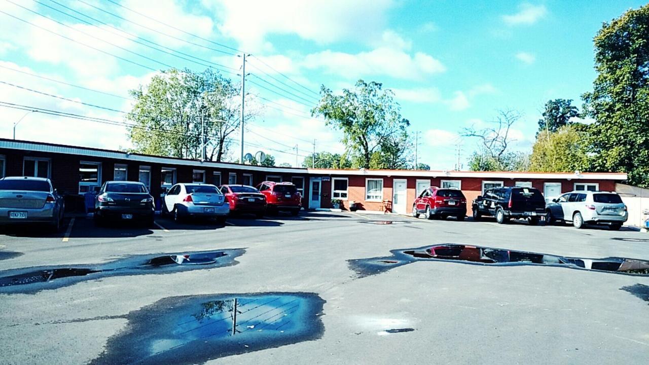 Leisure Motel Виндзор Экстерьер фото