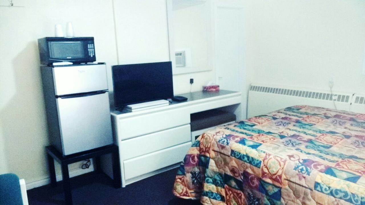 Leisure Motel Виндзор Экстерьер фото