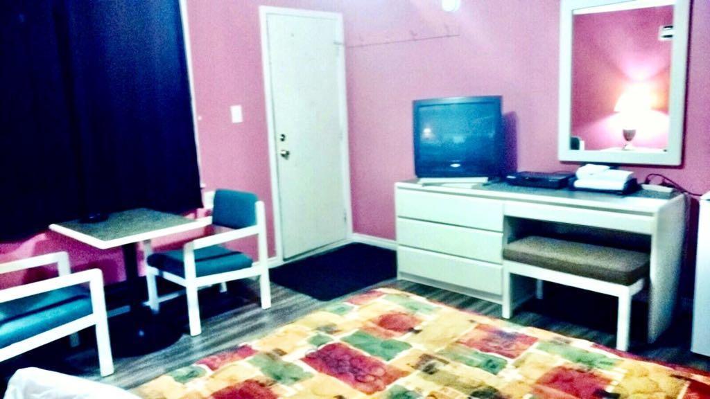 Leisure Motel Виндзор Экстерьер фото