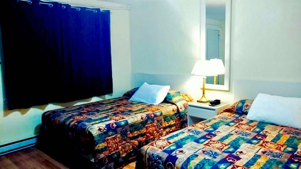Leisure Motel Виндзор Экстерьер фото