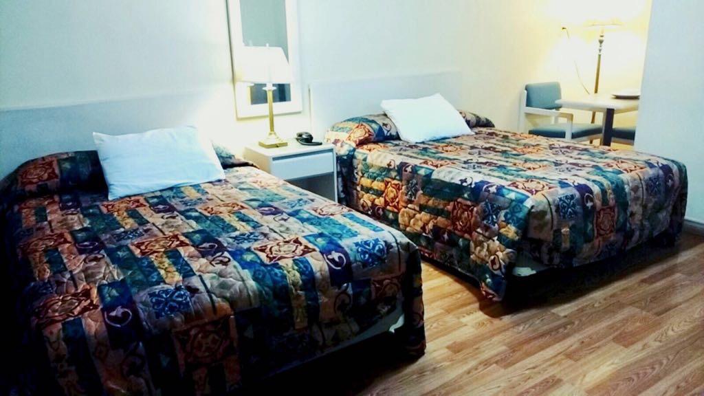 Leisure Motel Виндзор Экстерьер фото